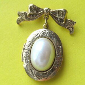 Locket brooch Gold tone with flat back faux pearl